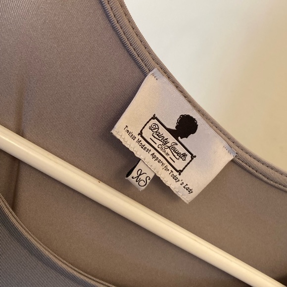 Dainty Jewell’s dress! - Picture 3 of 4